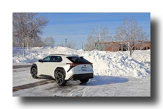 bZ4X_Snow-CityHall_01