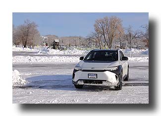 bZ4X_Snow-CityHall_05