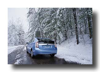 Prius-PHV_Snow_281